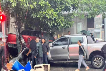 Xe bán tải tông liên hoàn khiến 3 người tử vong ở Quảng Ninh