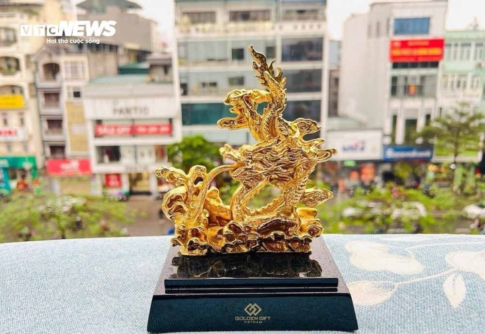 24k gold-plated dragon figurines among favourite tet gifts picture 4