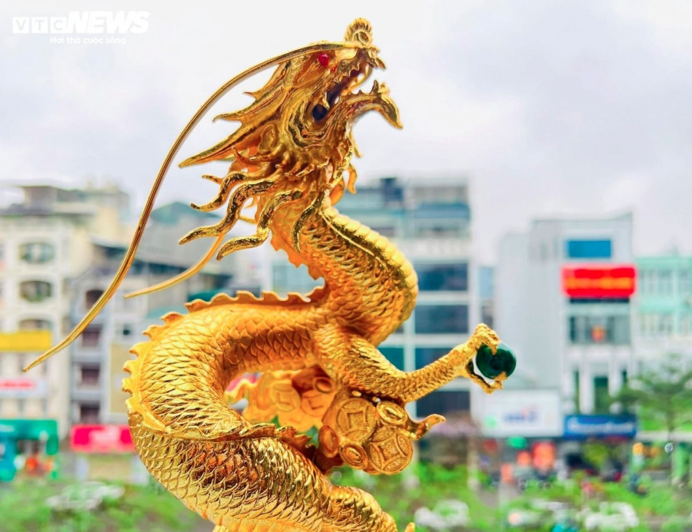 24k gold-plated dragon figurines among favourite tet gifts picture 7