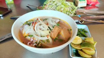 Fusion flavors of Dai Lanh squid rice noodles