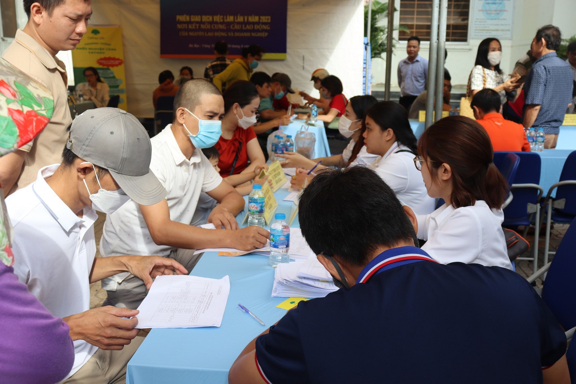 giao dich viec lam vung tau.jpg