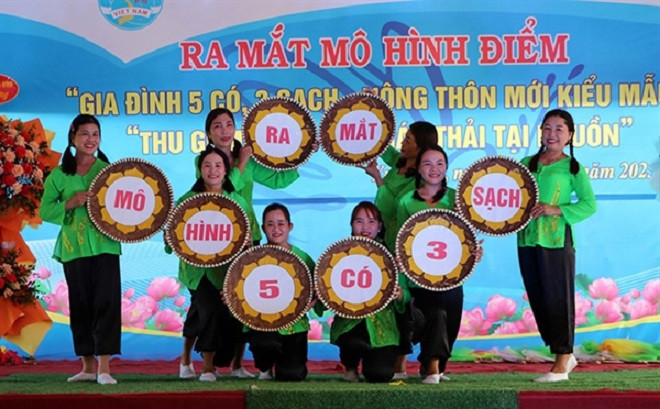 mo hinh gia dinh qb.jpg