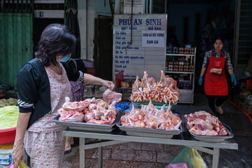 Nguy cơ mất an toàn thực phẩm tại các chợ dân sinh, tự phát TP.HCM