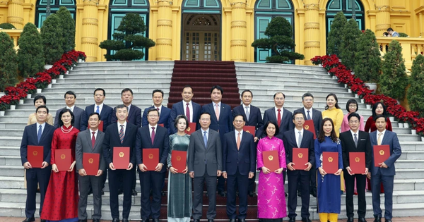Vietnam appoints 26 ambassadors, heads of diplomatic missions