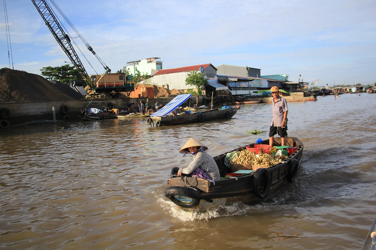 Khai thác cát biển: Không phải cứ “thích múc là múc”