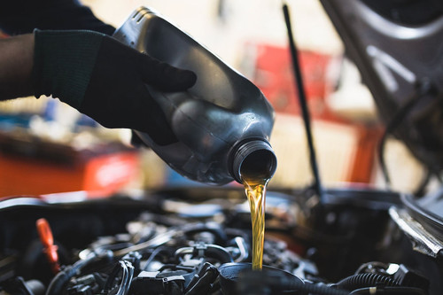 Nếu xe chạy ít, bao lâu sẽ phải thay dầu động cơ?