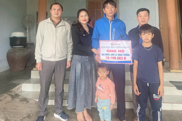 Trao hơn 70 triệu đồng tới gia đình chị Nguyễn Thị Ngân ở Hà Tĩnh