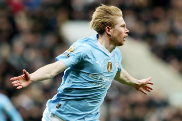 De Bruyne tỏa sáng, Man City thắng nghẹt thở Newcastle