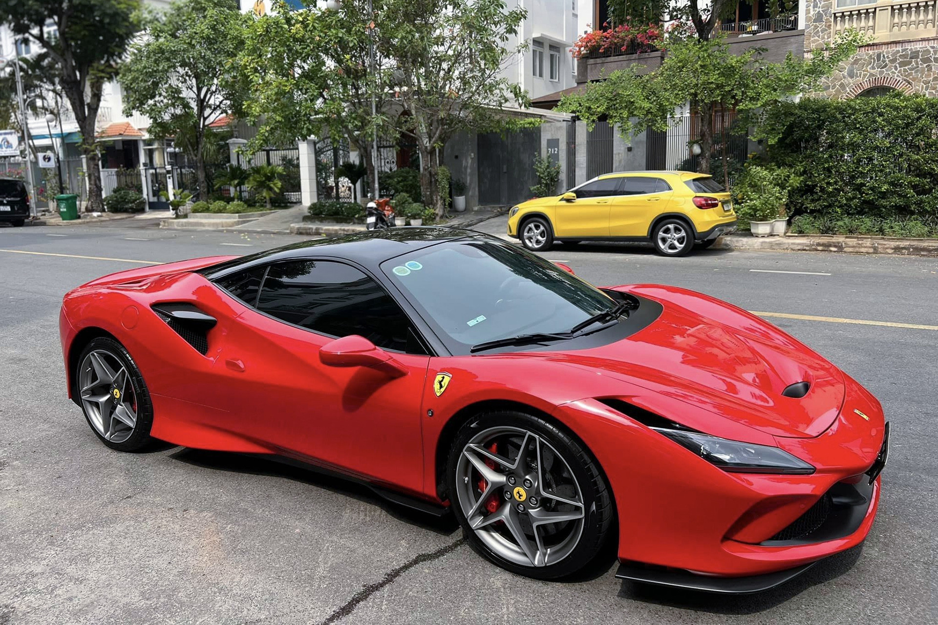 Ferrari F8 của Cường Đô la, qua tay Minh Nhựa bán giá đắt ngang xe mới 23,5 tỷ