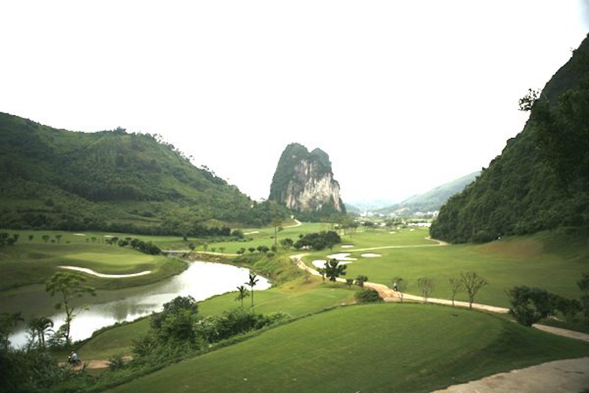 golf phuong hoang vietnamnet.jpg