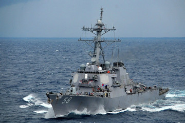Houthi nã tên lửa vào khu trục hạm Mỹ, Đức tính điều tàu chiến tới Biển Đỏ