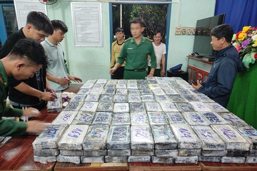 Nearly 290 kilos of cocaine found on Quang Ngai beach