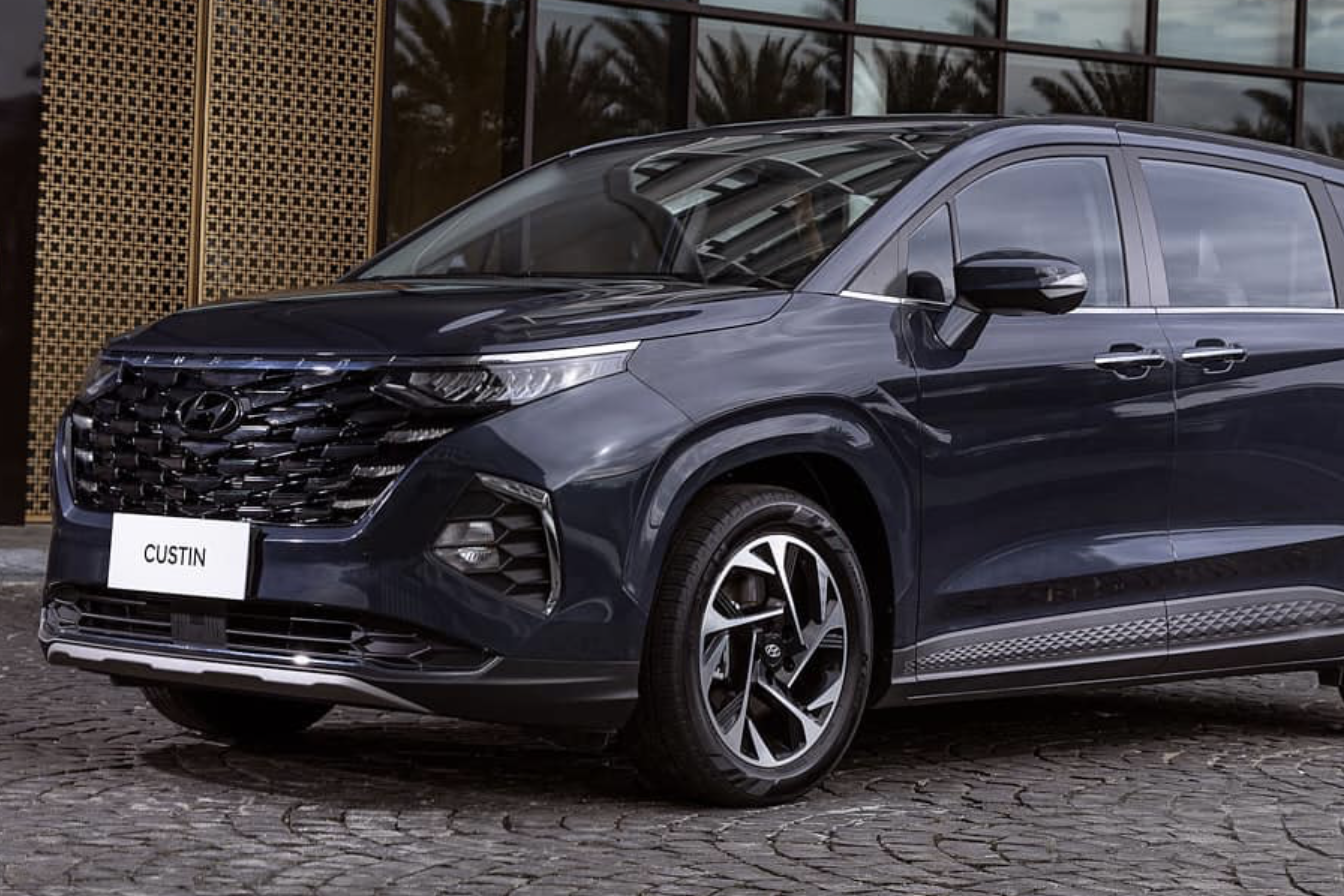 Top xe MPV tháng 12/2023: Hyundai Custin