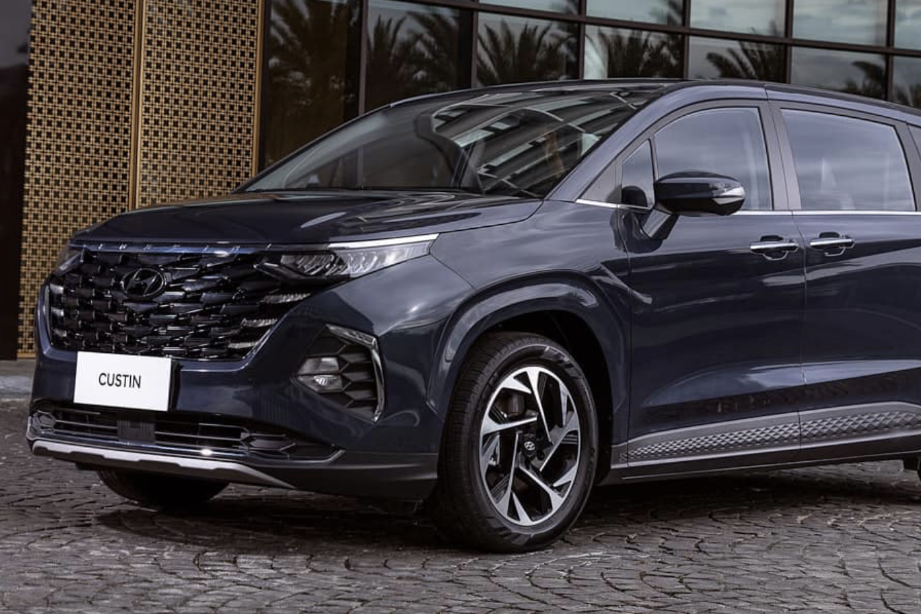 Top xe MPV tháng 12/2023: Hyundai Custin 