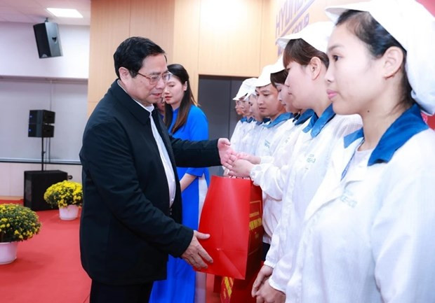 PM directs measures to improve citizens' lives during Tet holiday hinh anh 1