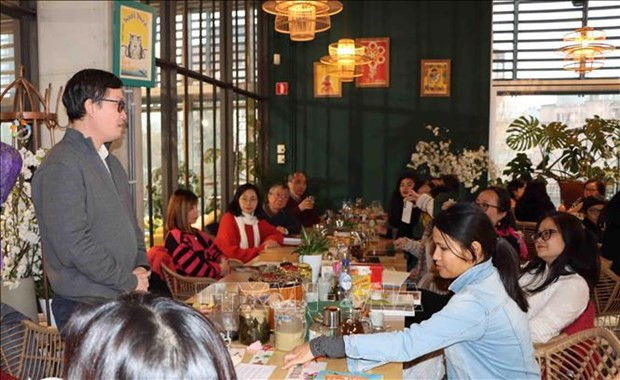 Vietnamese literary works served up at Brussels restaurant hinh anh 1
