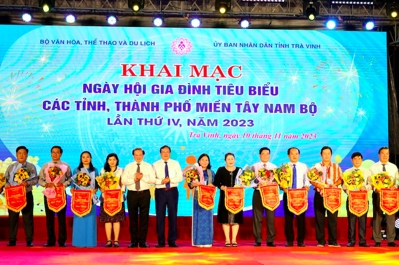Chia sẻ kinh nghiệm xây dựng gia đình văn hóa trong thời kỳ hội nhập