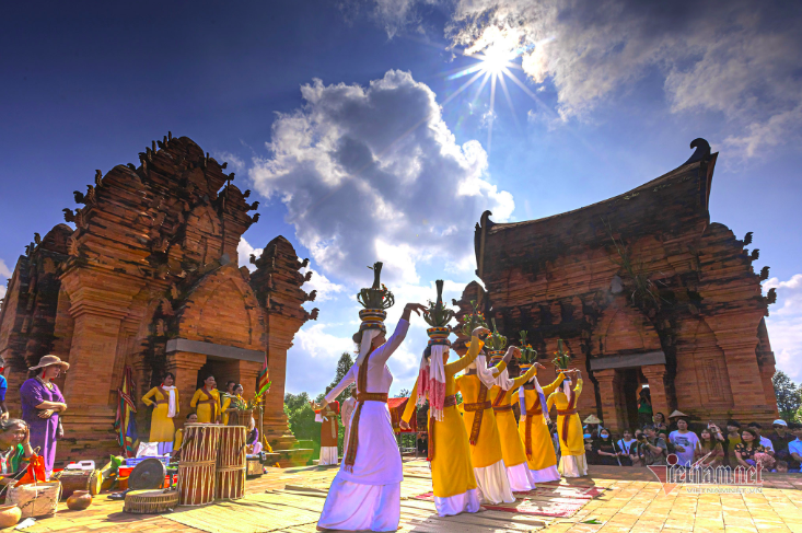 giadinh van hoa -.png