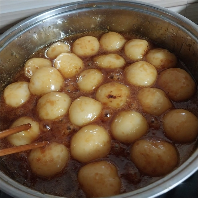 Nghe An cooks prepare things to make local specialty to welcome Tet