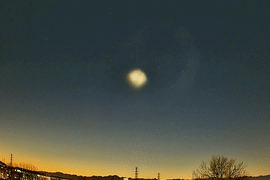 Vật thể bay không xác định, phát sáng bí ẩn xuất hiện trên bầu trời Bắc Kinh