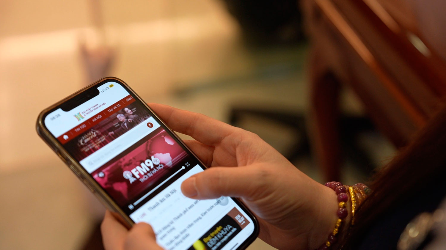 nghe tren app hanoi on.jpg