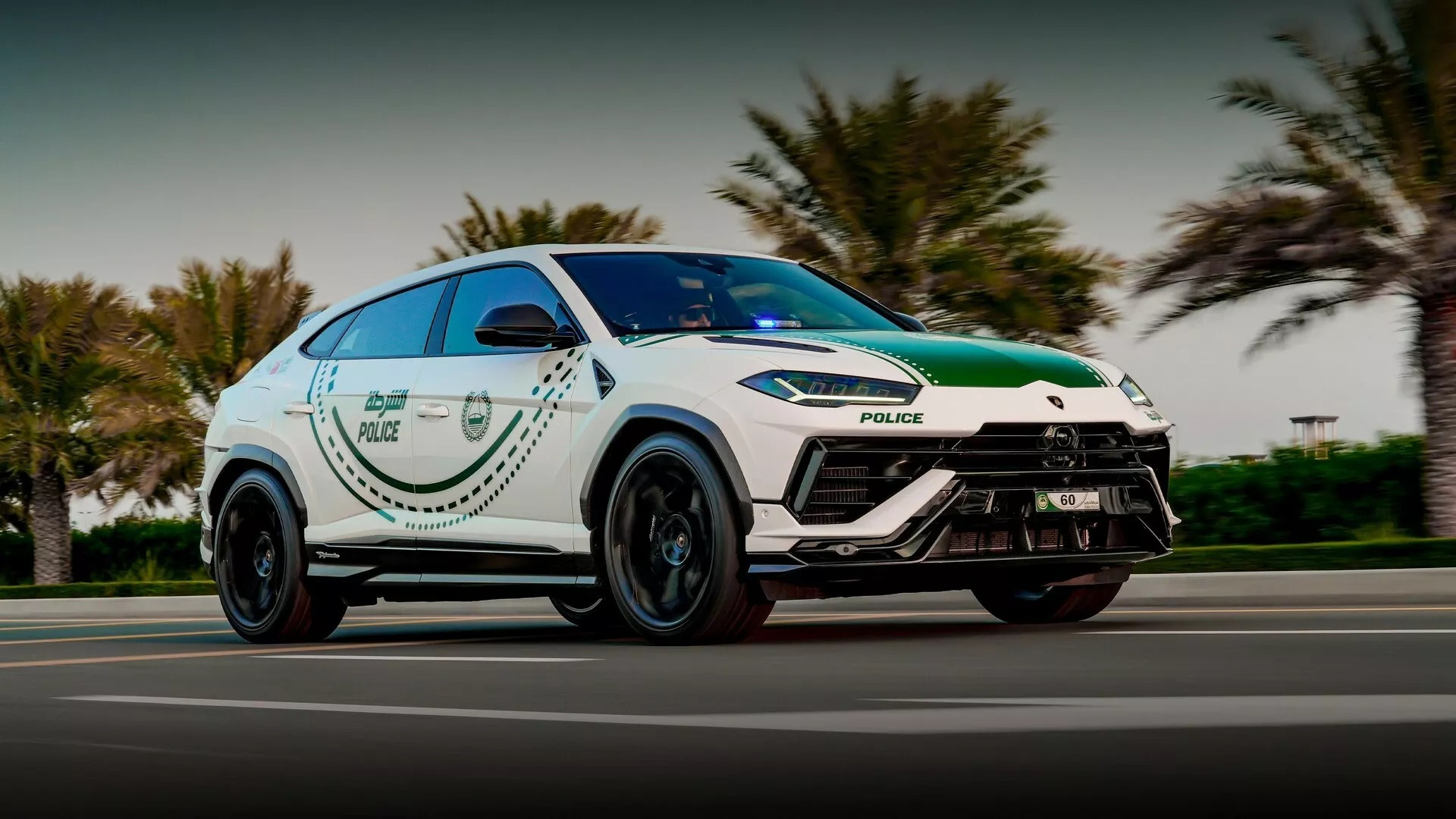 urus canh sat dubai 1.jpg