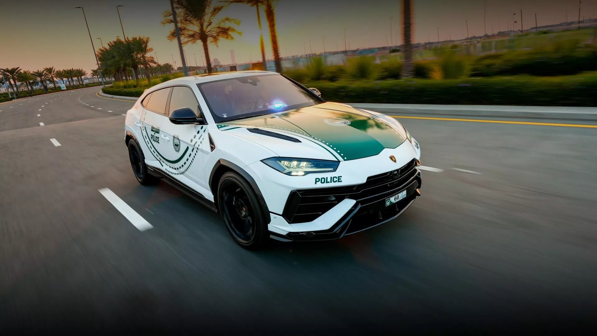 urus canh sat dubai 3.jpg