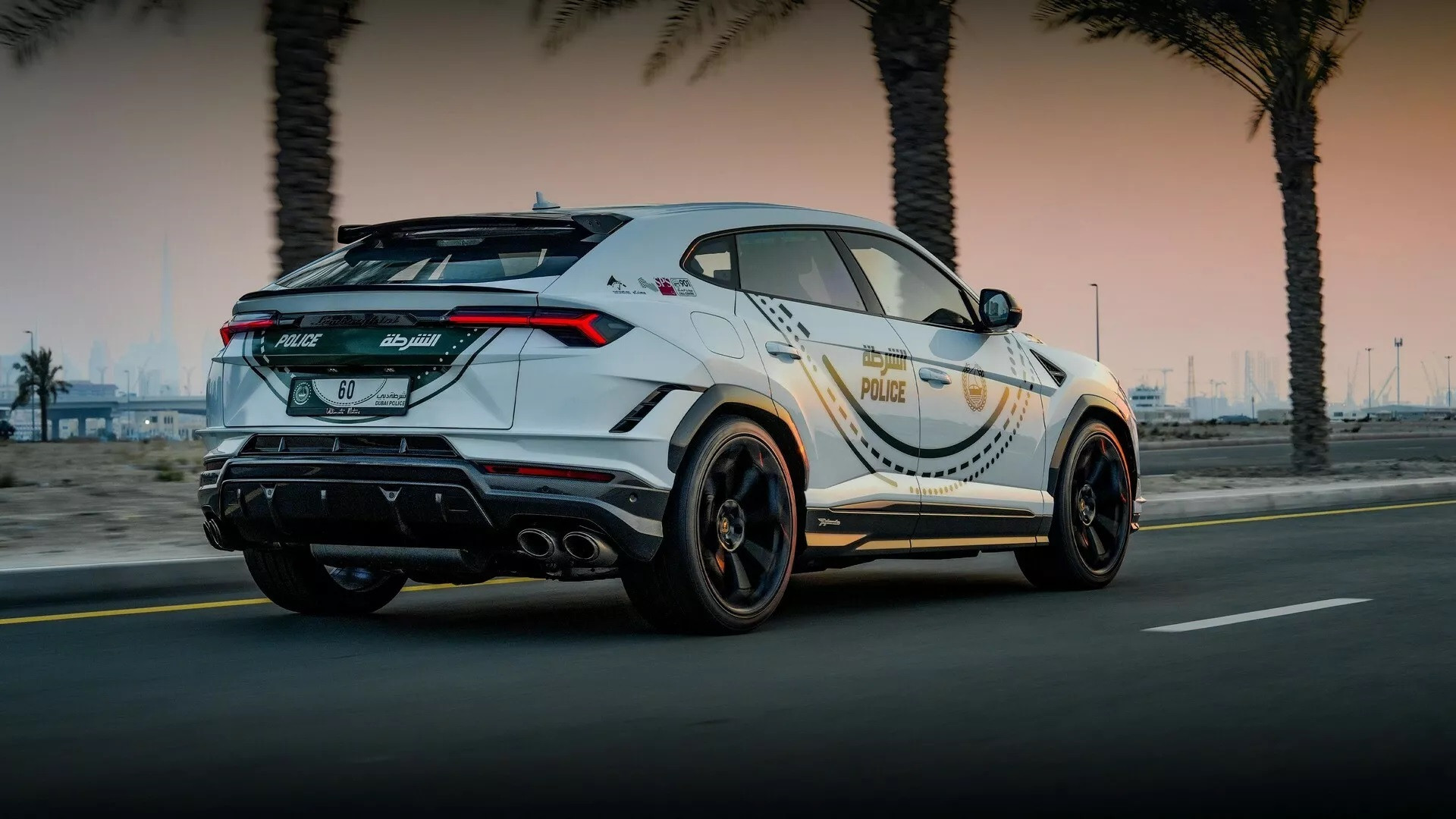 urus canh sat dubai 6.jpg