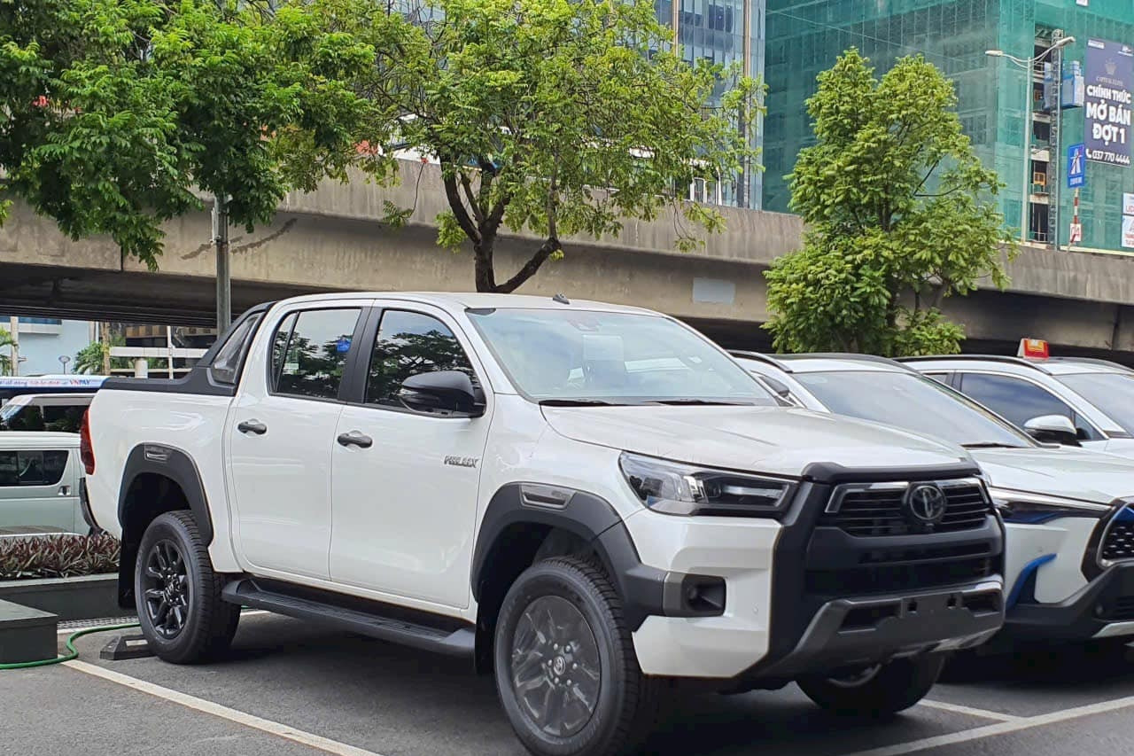 Xe bán tải tháng 12/2023: Mitsubishi Triton tăng vọt vẫn bám đuôi Ford Ranger