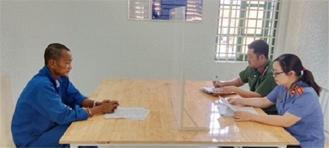 xuc pham quoc ky.jpg