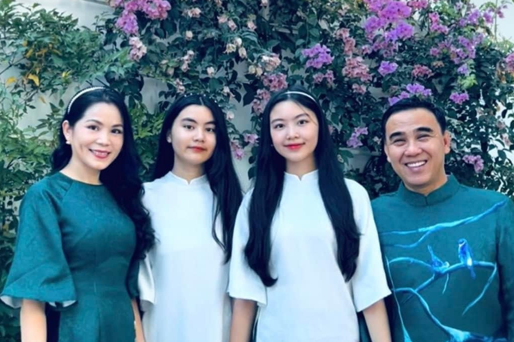 Biệt thự 500m2 'hoa nở quanh năm' tuyệt đẹp của MC Quyền Linh và vợ doanh nhân