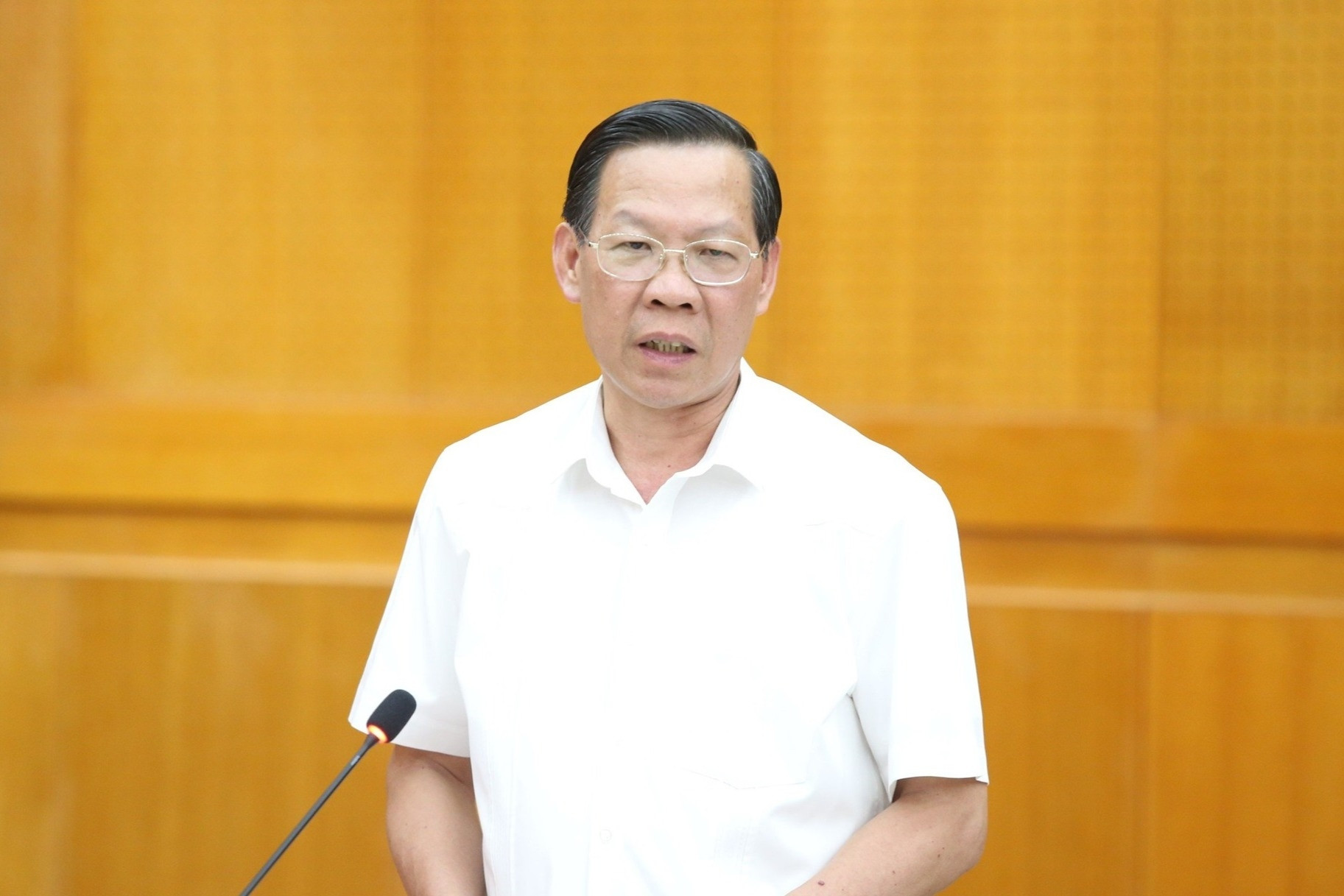 Chủ tịch TP.HCM phê bình 7 thủ trưởng sở ngành chưa hoàn thành nhiệm vụ