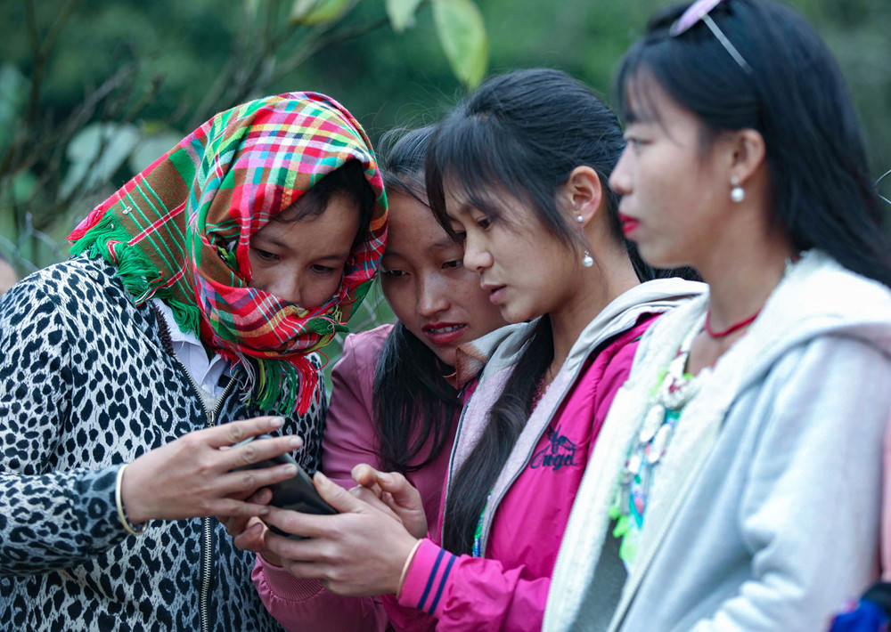 dan toc dien thoai.jpg