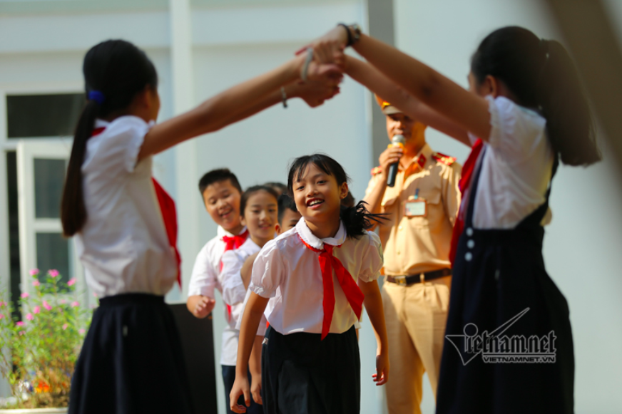 Đưa nội dung giáo dục văn hóa ứng xử, kỹ năng tham giao thông vào trường học