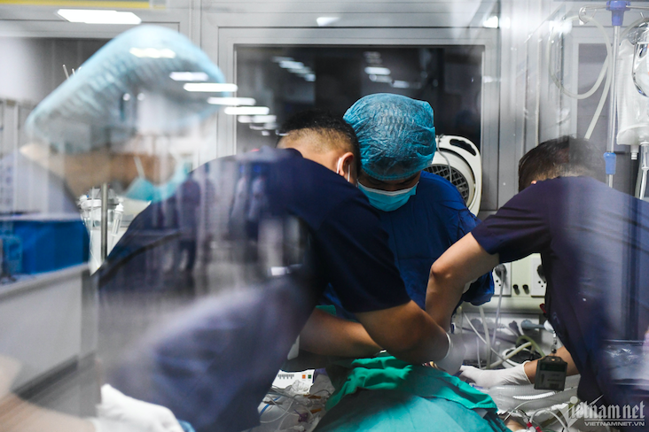 Người phụ nữ bất ngờ bị mất toàn bộ da đầu khi đang làm việc