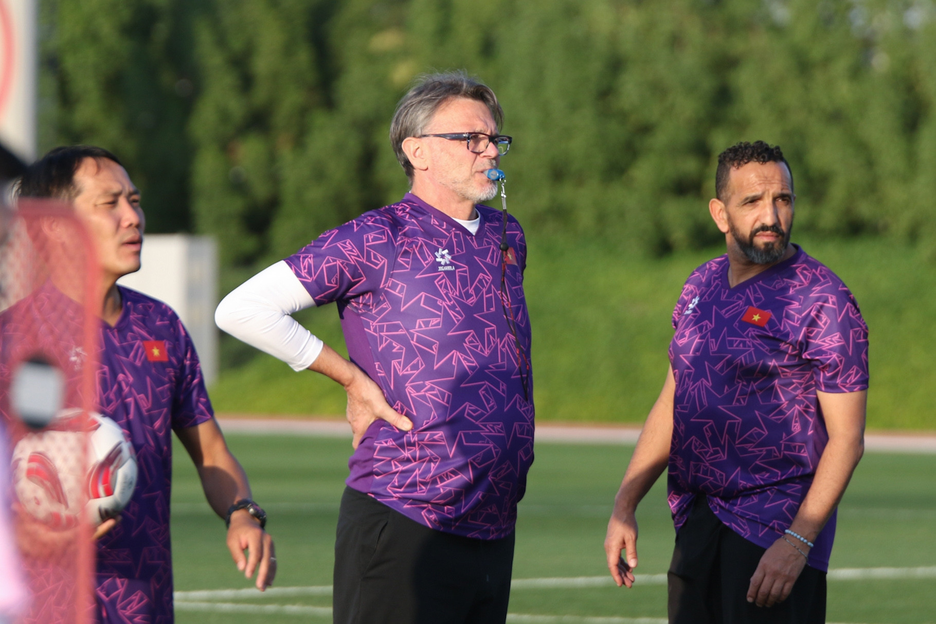 Tuyển Việt Nam: Ông Troussier mưu gì khi ‘cất’ Quang Hải, Văn Toàn