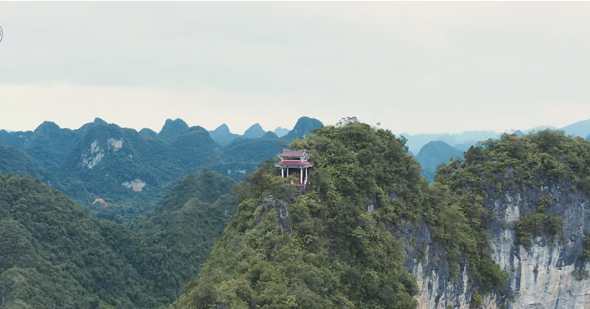 UNESCO experts make survey at Non Nuoc Cao Bang Global Geopark