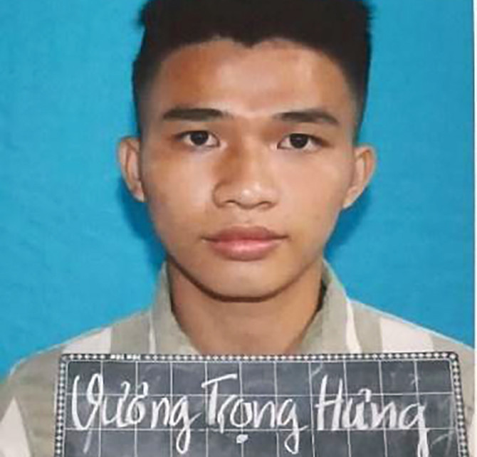 vuong trong hug7.jpg