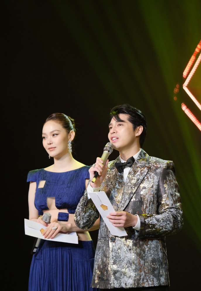 batch ddca si noo phuoc thinh va ca si minh hang cong bo giai hang muc nam nu ca si va rapper duoc yeu thich nhat.jpg