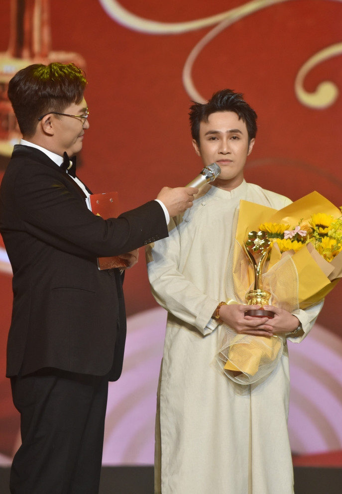 batch dddv huynh lap nhan giai dien vien hai duoc yeu thich nhat.jpg