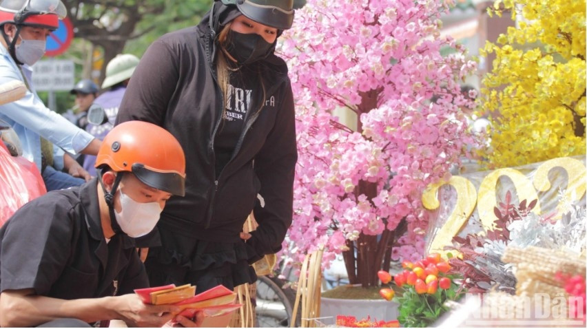 bustling city street gearing up for coming tet holiday picture 4