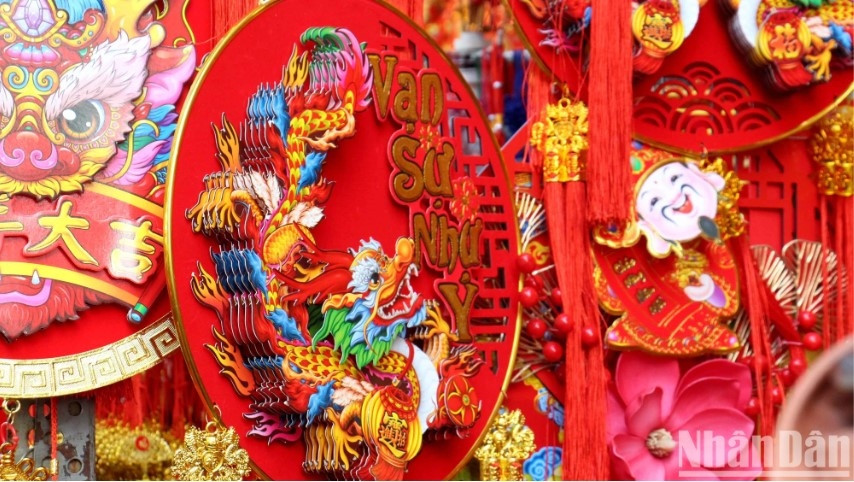 bustling city street gearing up for coming tet holiday picture 7