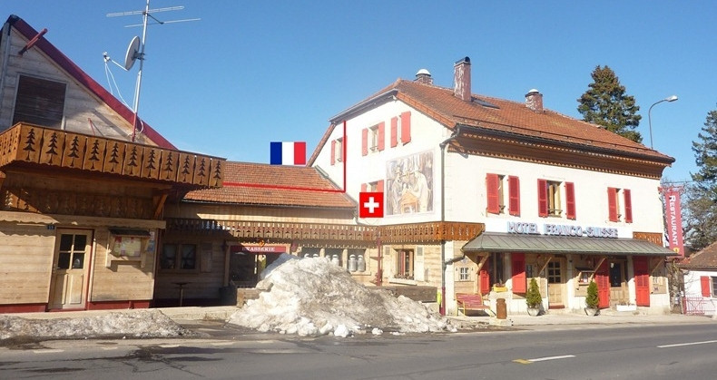 View - Khách sạn nơi du khách ngủ ở Thụy Sĩ nhưng phải sang Pháp 'giải quyết nỗi buồn'