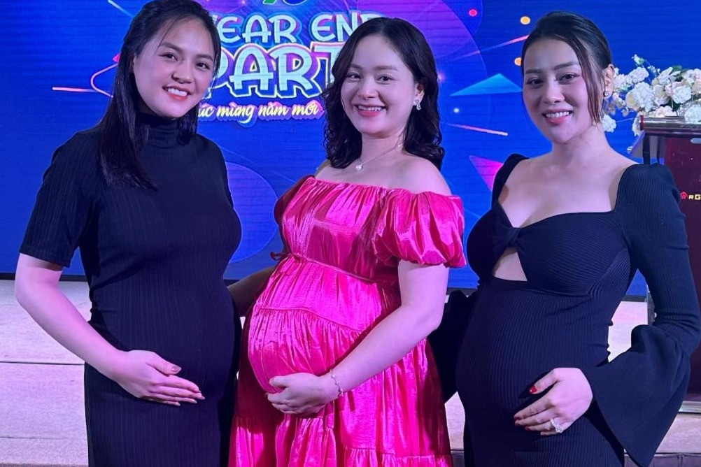 Phương Oanh, Thu Quỳnh, Lan Phương gây bất ngờ khi đứng chung 1 khung hình