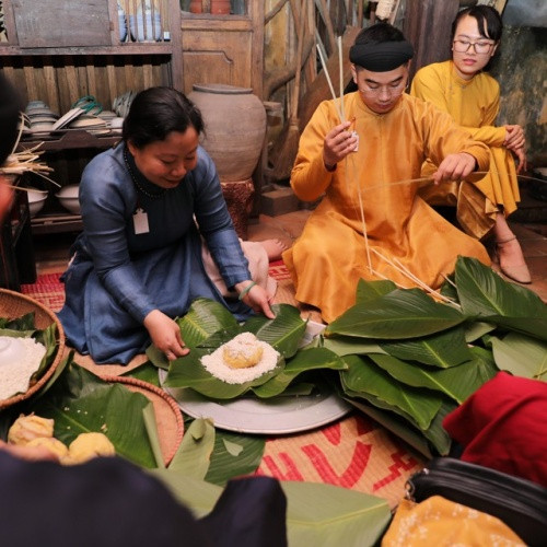 Thang Long Imperial Citadel recreates traditional Tet activities