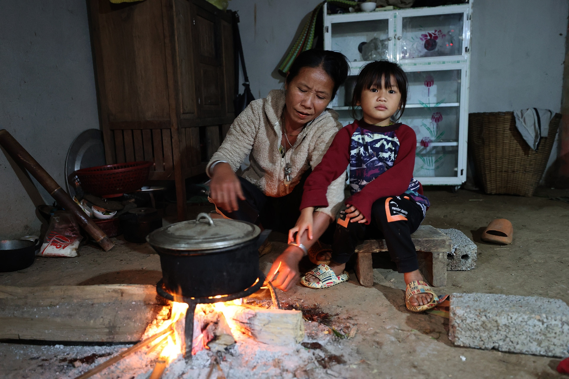 Vận động người dân tham gia bảo hiểm y tế, xây dựng nông thôn mới