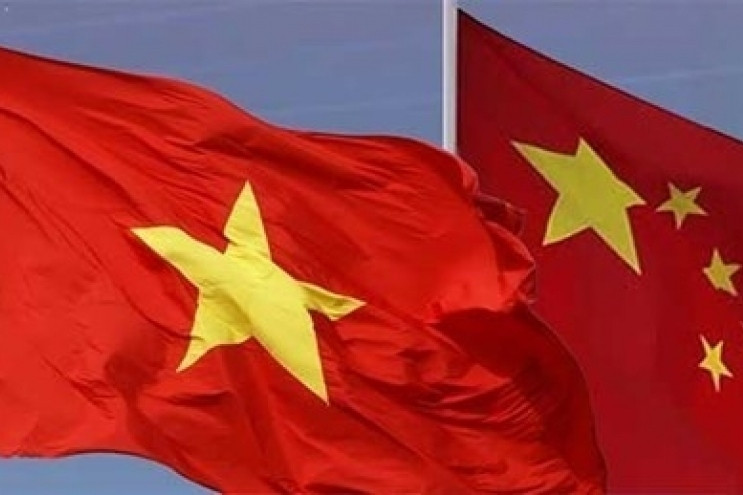 Vietnam and China exchange greetings on 74 years of diplomatic ties