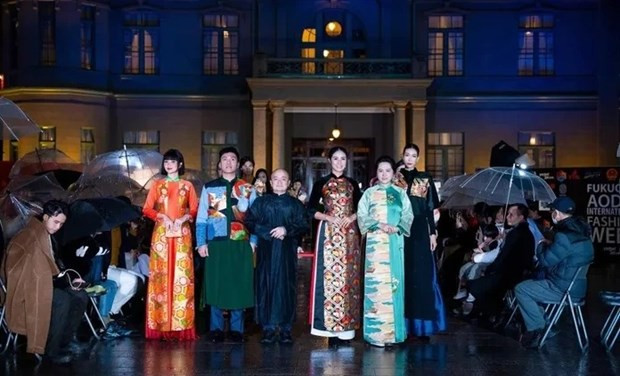 Vietnamese 'ao dai' fashion week opens in Japanese prefecture hinh anh 1