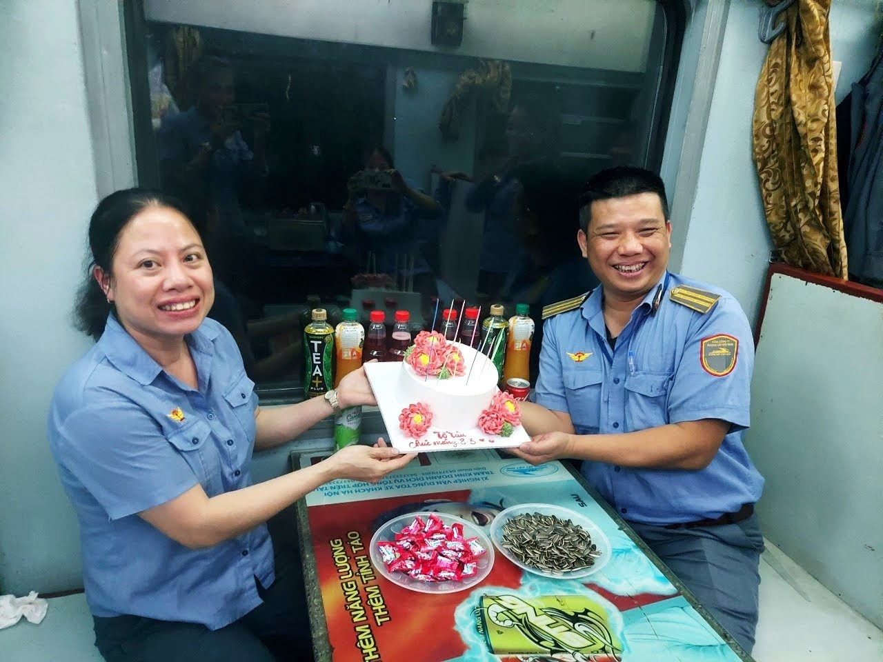 vo chong tiep vien duong sat 1.jpg