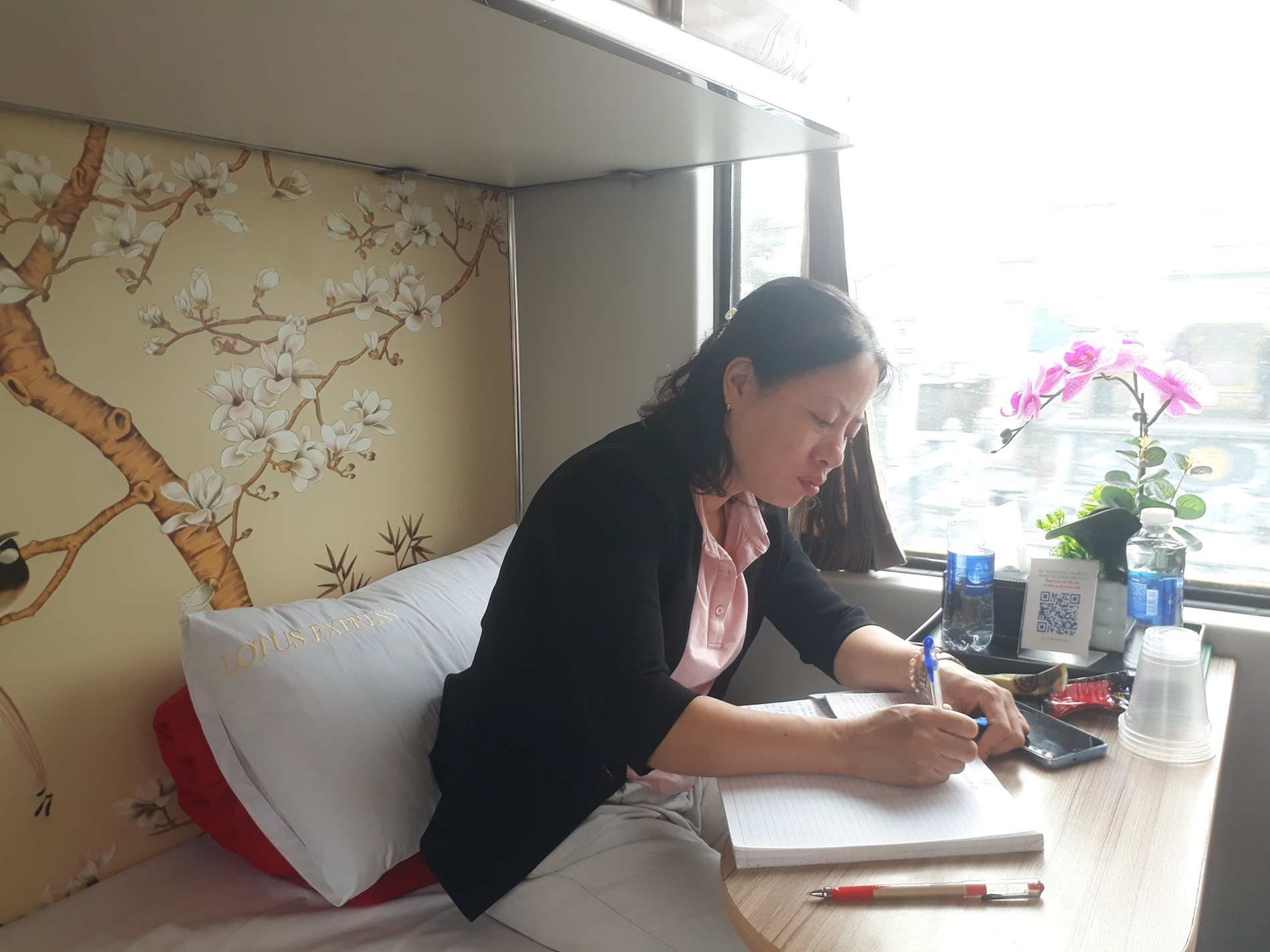 vo chong tiep vien duong sat 3.jpg